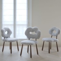 <a href="https://www.galeriegosserez.com/artistes/donnersberg-emma.html">Emma Donnersberg</a> - Cloud Chair Stratus - Noyer/Ella